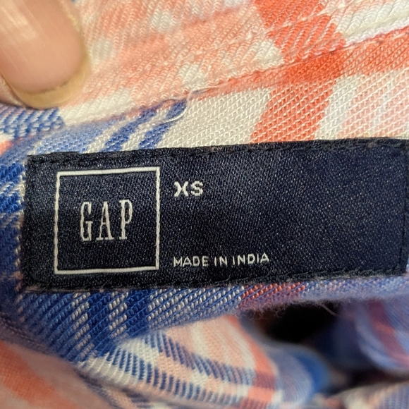 Women's Gap Button Down Shirt - Picture 3 of 3